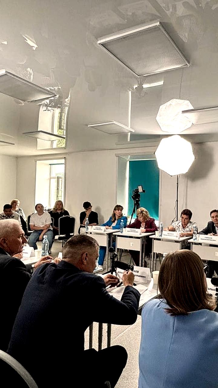 Студенты Костромы участвуют в строительстве школы и ФОК в Красном-на-Волге