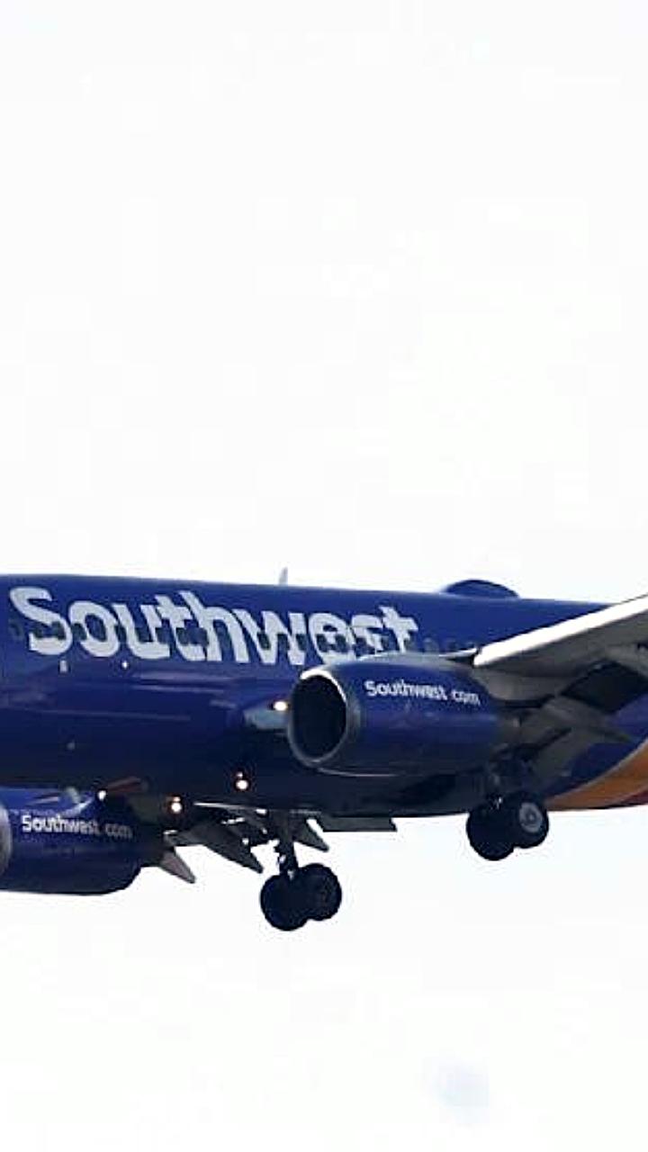 Инцидент с рейсом Southwest Airlines: самолет уклонился от столкновения с истребителем