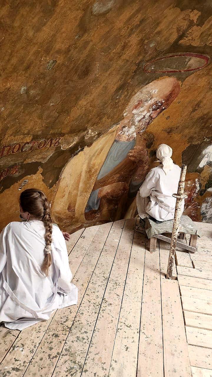 Восстановление исторических росписей: новые находки в Гатчине и Курбе