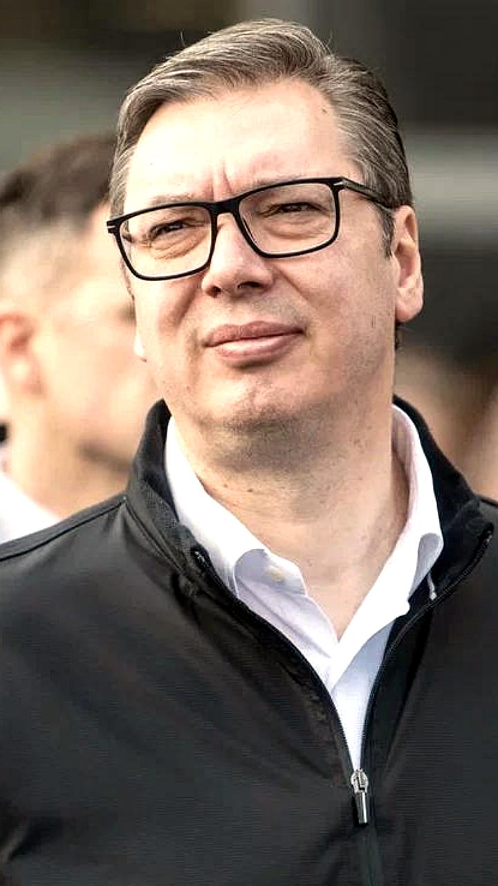 Си Цзиньпин пообещал Вучичу выполнить любые просьбы на праздновании в Москве