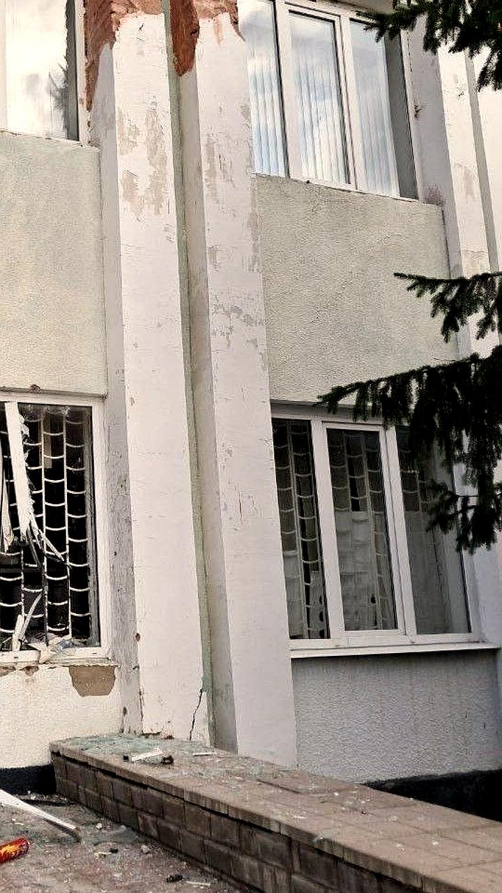 Мужчина ранен в результате удара FPV-дрона по автомобилю в Борисовском районе