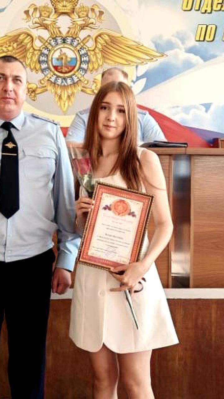 В Уссурийске 15-летняя девочка спасла ребенка, оказавшегося на карнизе