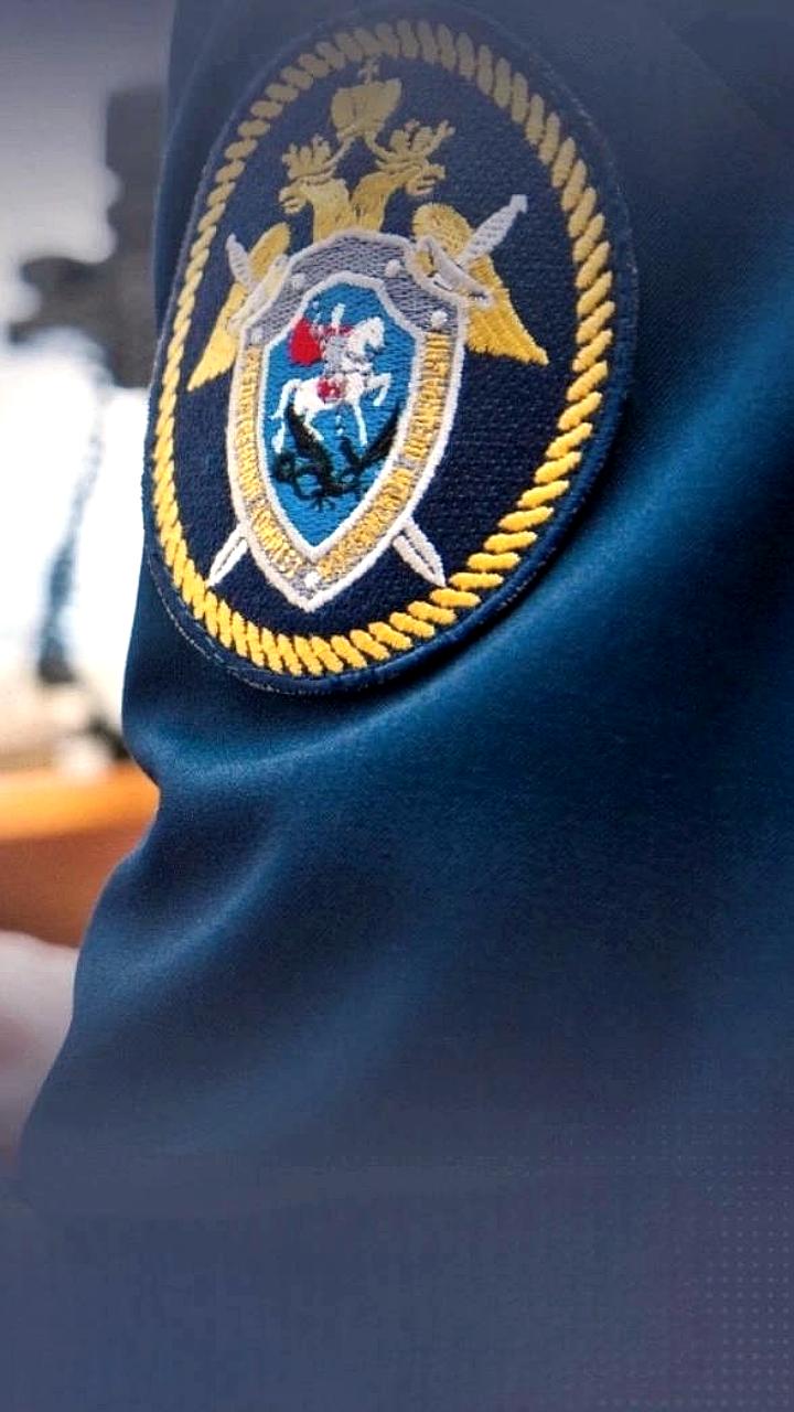 Женщина в Макарове толкнула полицейского и стала фигуранткой уголовного дела