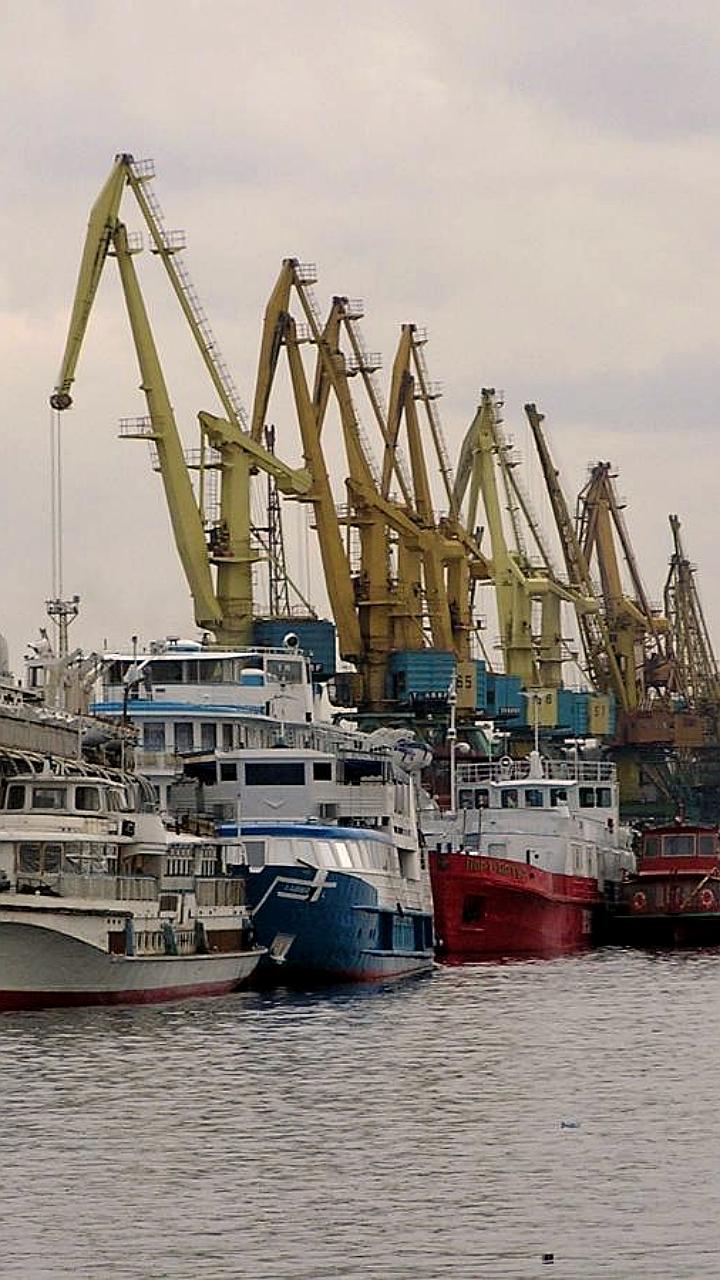 Агрохолдинг 'Степь' выставил на продажу зерновой терминал и элеватор в южных портах