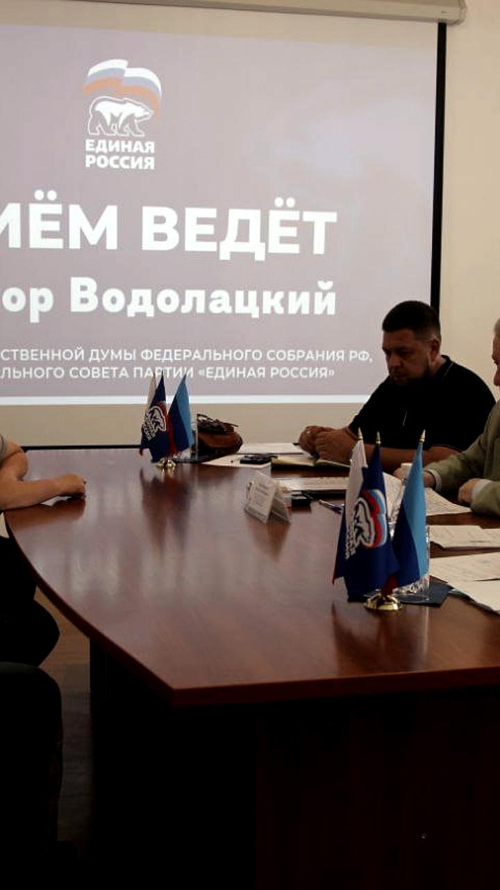 Виктор Водолацкий провел прием граждан в Луганске, обсуждая вопросы ЖКХ и пенсий