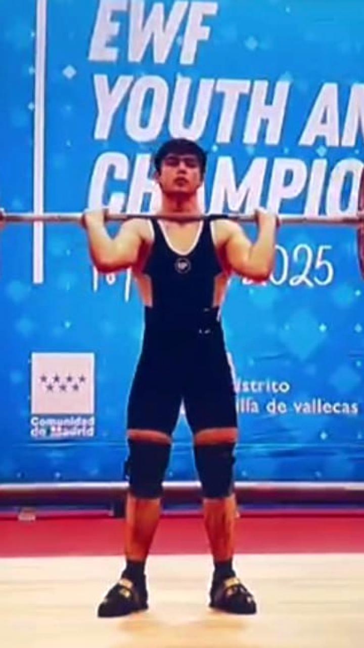 Арсений Курочкин установил рекорд Европы и выиграл золото на юношеском чемпионате Европы по тяжелой атлетике