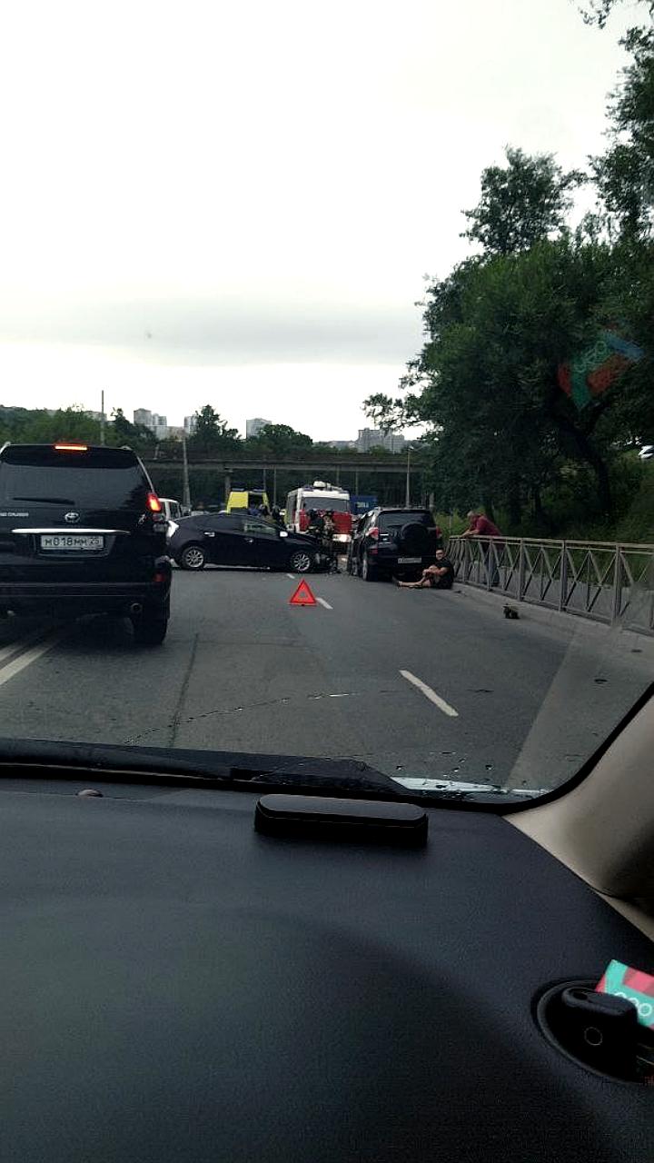 ДТП на улице Баляева во Владивостоке затрудняет движение