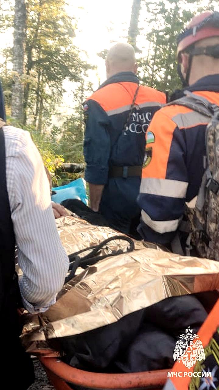 Турист получил травму на Айгирских скалах, спасатели оперативно оказали помощь