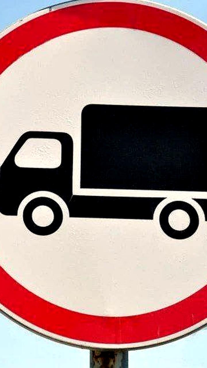 В Ялте введены ограничения на движение большегрузов в дневное время
