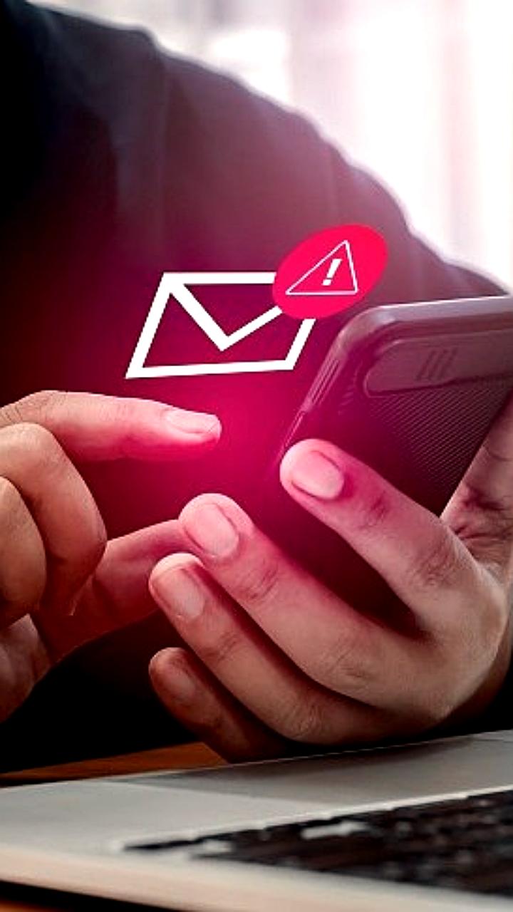 Т2 предупреждает о мошенничестве через SMS и Telegram