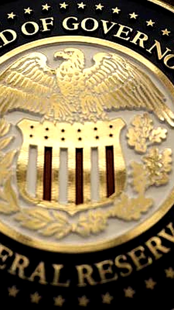 ФРС США сохраняет базовую процентную ставку на уровне 4,25-4,5%