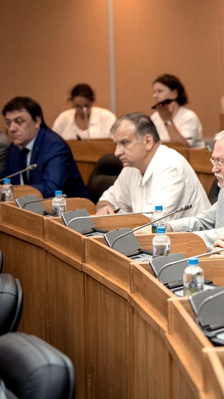 Министр науки России Валерий Фальков обсудил развитие научной базы Приморья