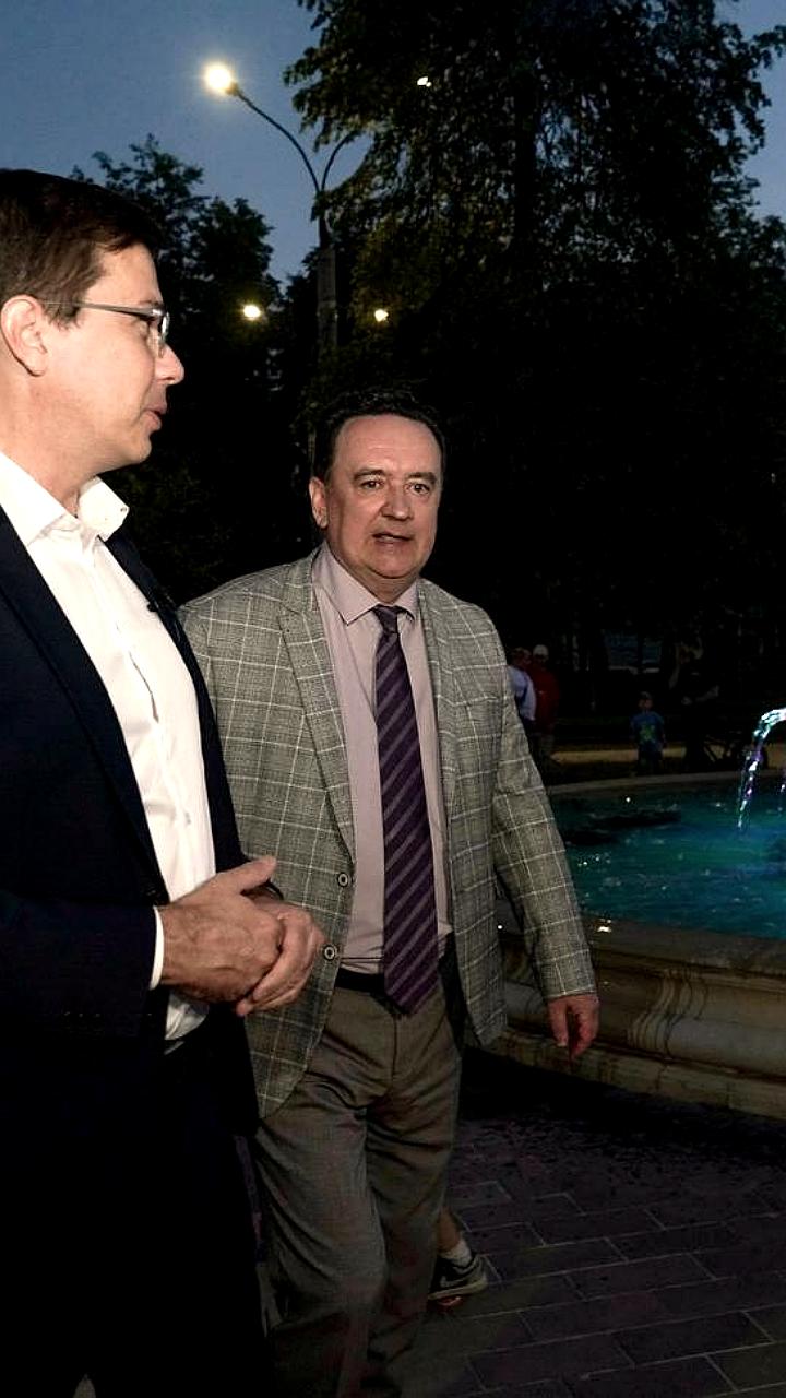 В Новосибирске открыт сквер Влюбленных после благоустройства