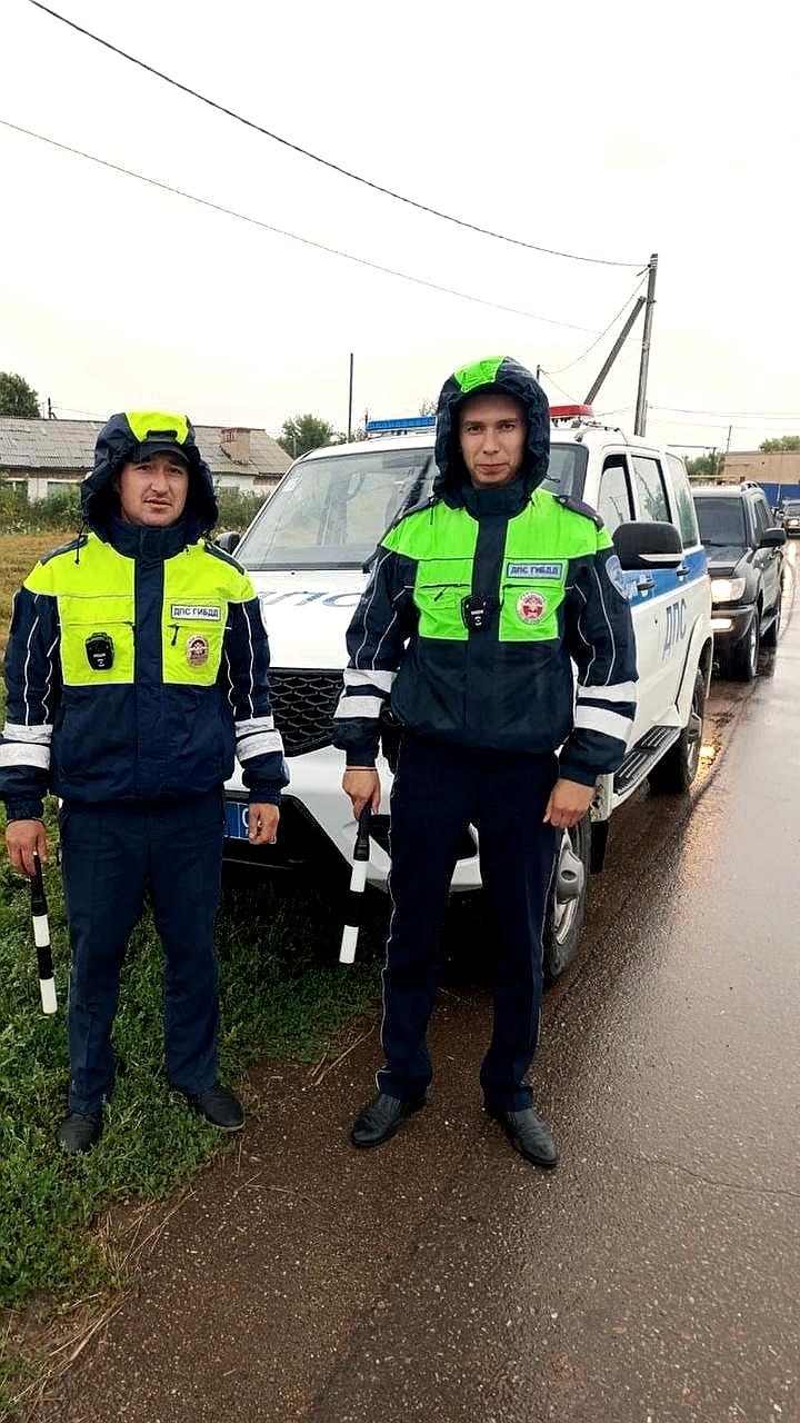 Сотрудники Госавтоинспекции оказали помощь водителю в Альшеевском районе