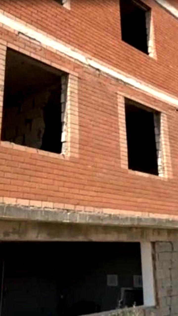 В Махачкале начался демонтаж незаконного многоэтажного здания
