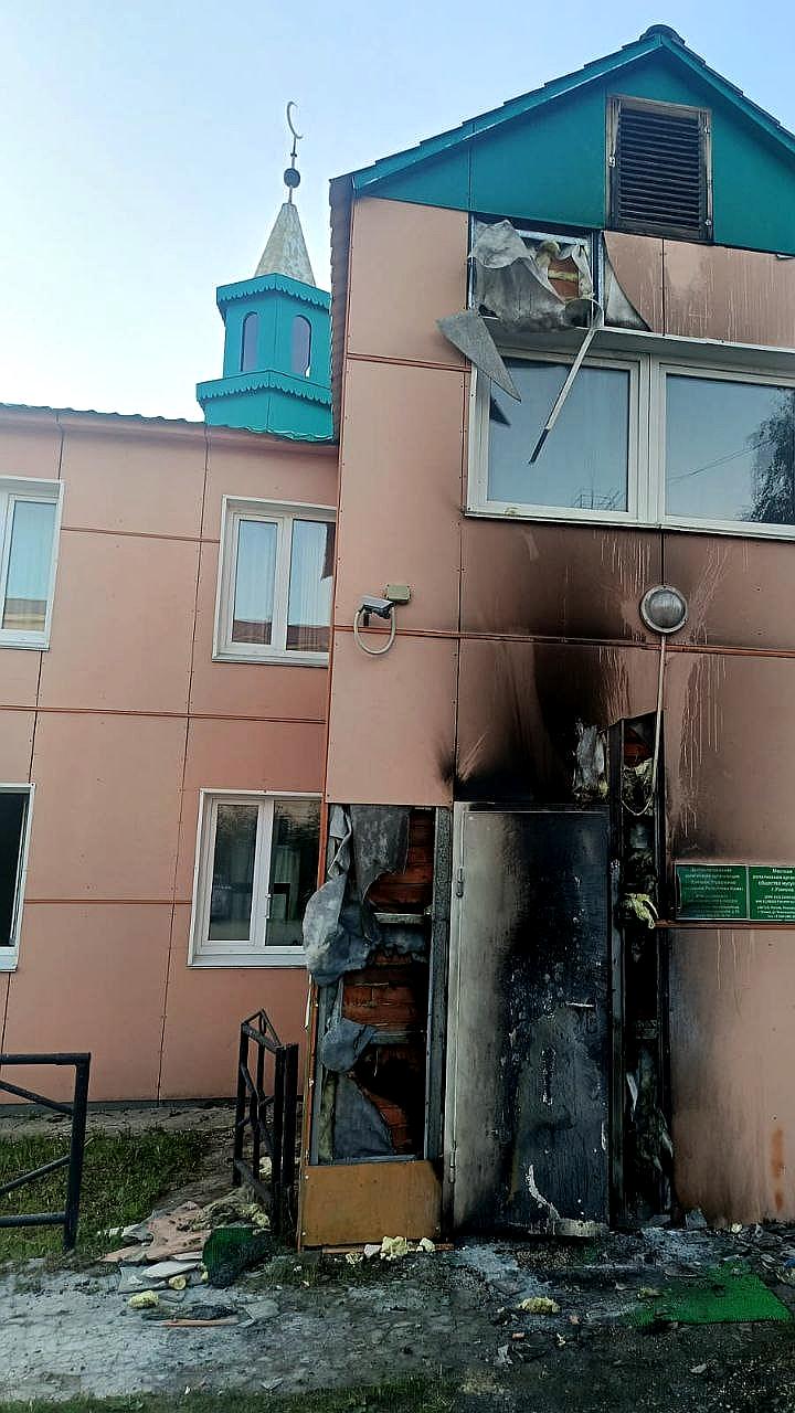 В Татарстане полицейские спасли женщину из горящей квартиры, в Коми задержана девушка за поджог мечети