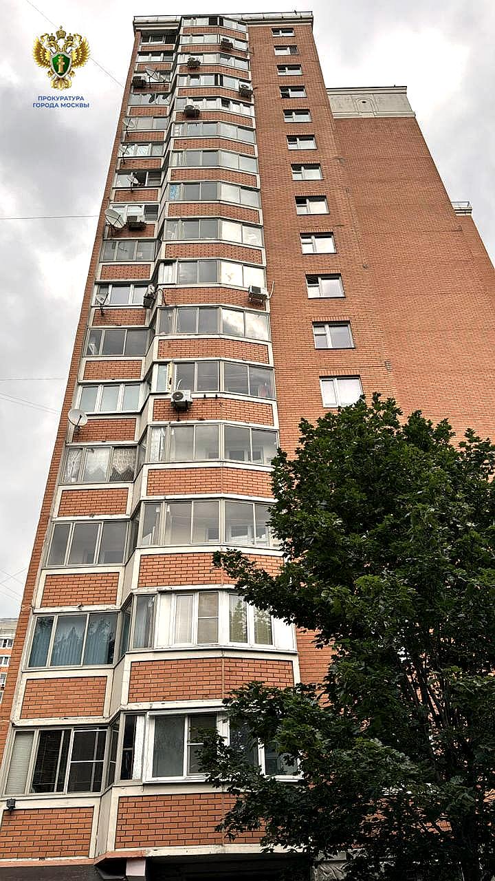 Трагический инцидент в Москве: 18-летний парень ранил родителей и сестру, затем покончил с собой