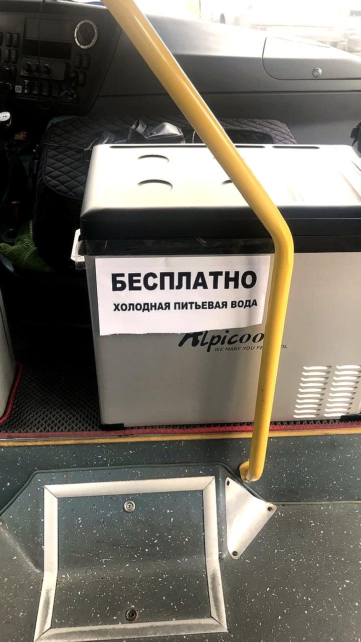 В Ростове стартовала акция по раздаче бесплатной питьевой воды пассажирам общественного транспорта