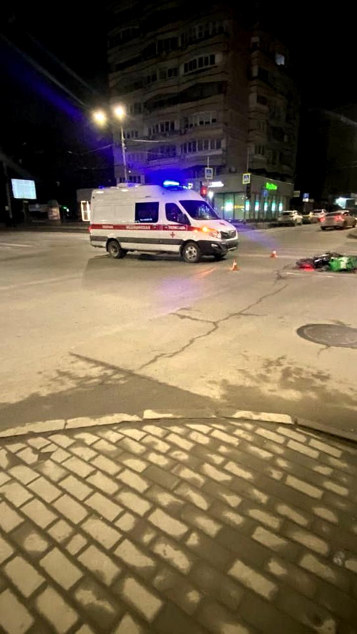 Водителю скорой в Ростове назначили три года колонии за наезд на курьера
