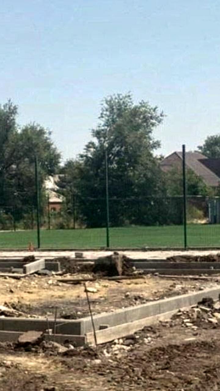 В Валдае и Люберцах обновляют детские игровые площадки