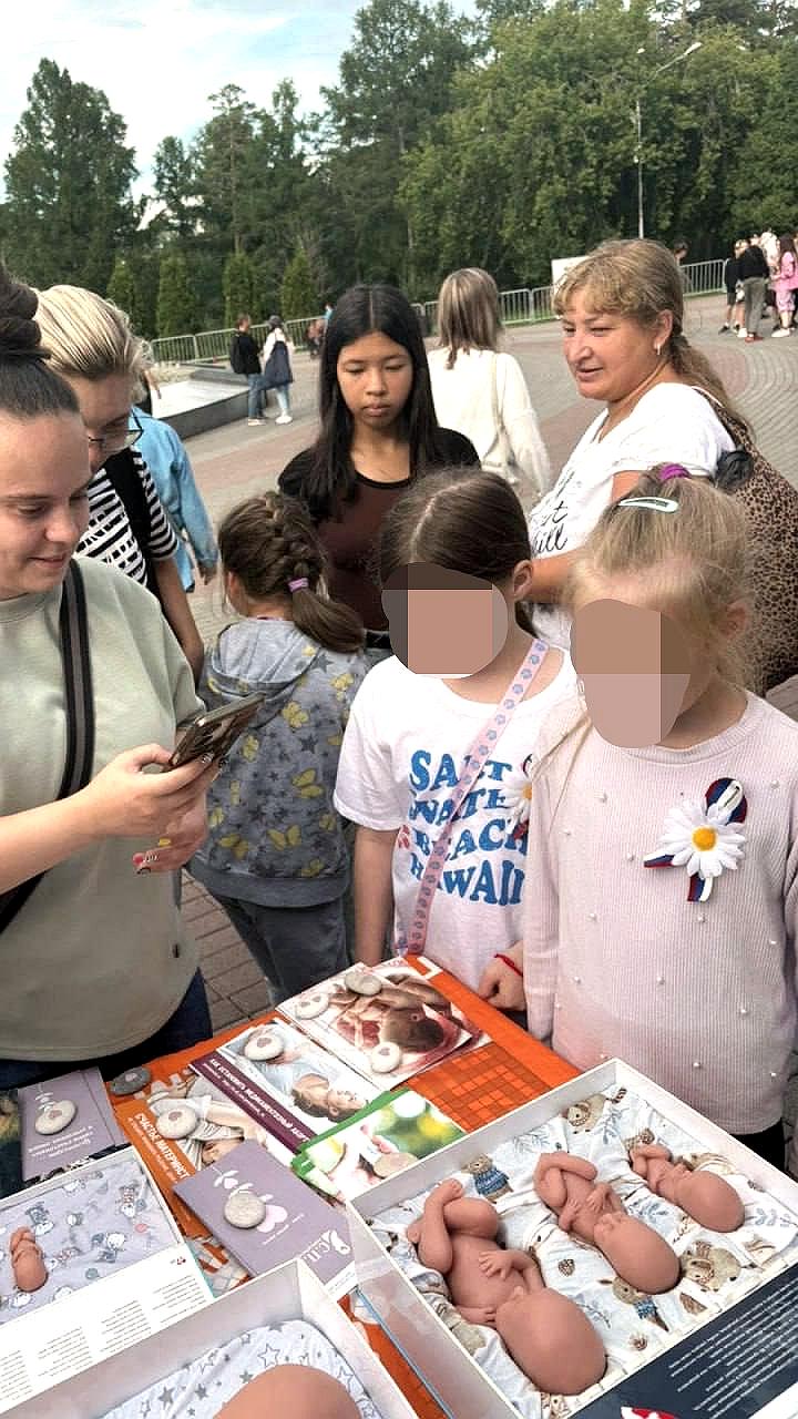 В Челябинске прошли акции против абортов с раздачей пластиковых эмбрионов