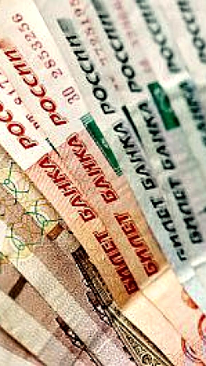 Многодетные семьи Свердловской области и Владивостока получают земельные участки и социальные выплаты