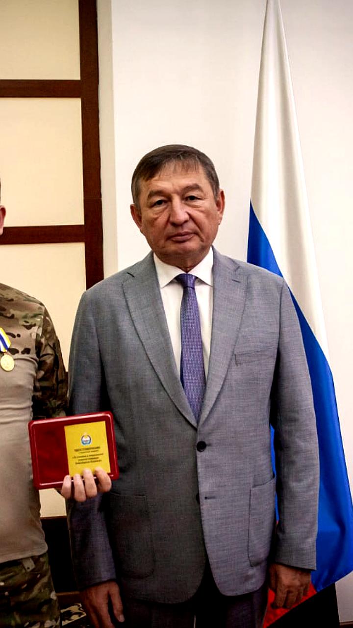 Туристы из России столкнулись с проблемами в Суйфэньхэ, в то время как в Бурятии чествовали ветеранов СВО