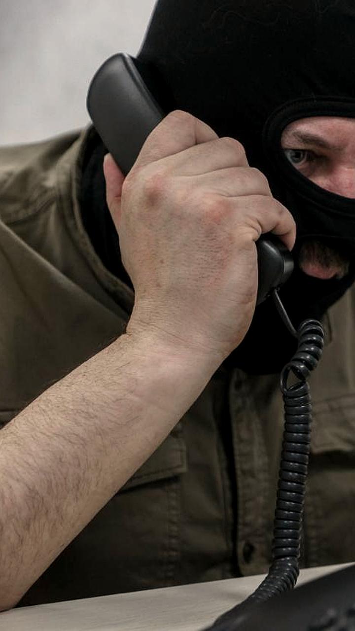 Мошенники предлагают россиянам помощь в эмиграции под видом юристов