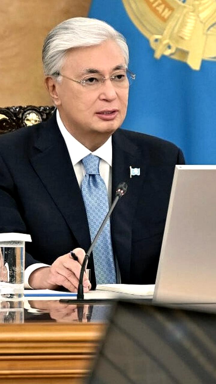 Токаев поручил перейти на мессенджер Aitu для защиты персональных данных