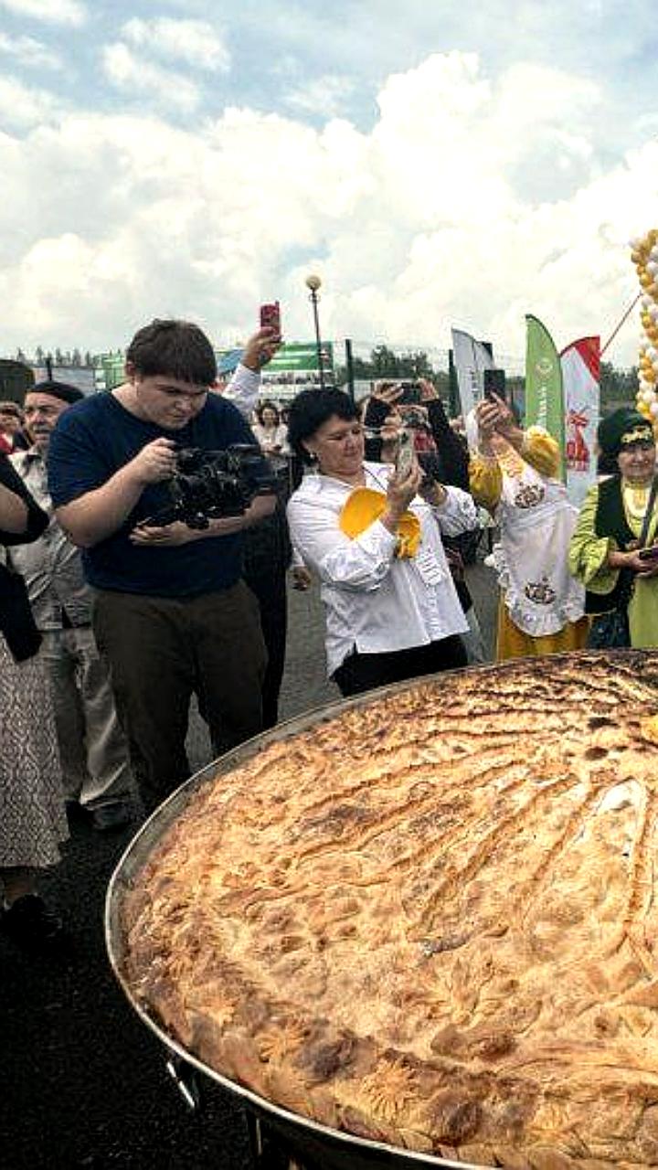 На Бэлешфесте в Башкирии установлен рекорд по приготовлению гигантского бэлеша весом 250 кг