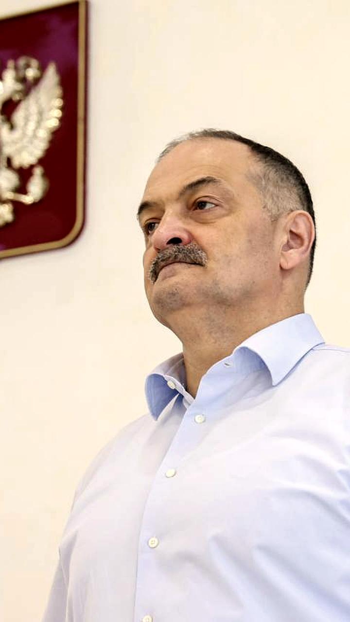 Сергей Меликов наградил лауреатов госпремий в Дагестане