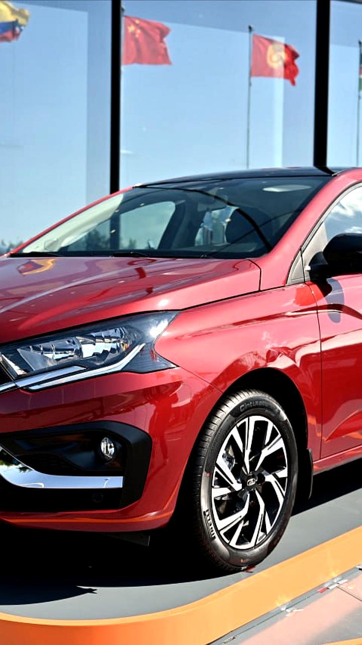 Проблемы с продажами Lada Iskra: дефицит автомобилей и задержка массового выпуска