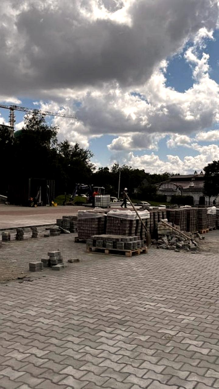 Реконструкция мемориалов к юбилеям: новые имена героев и обновление облицовки