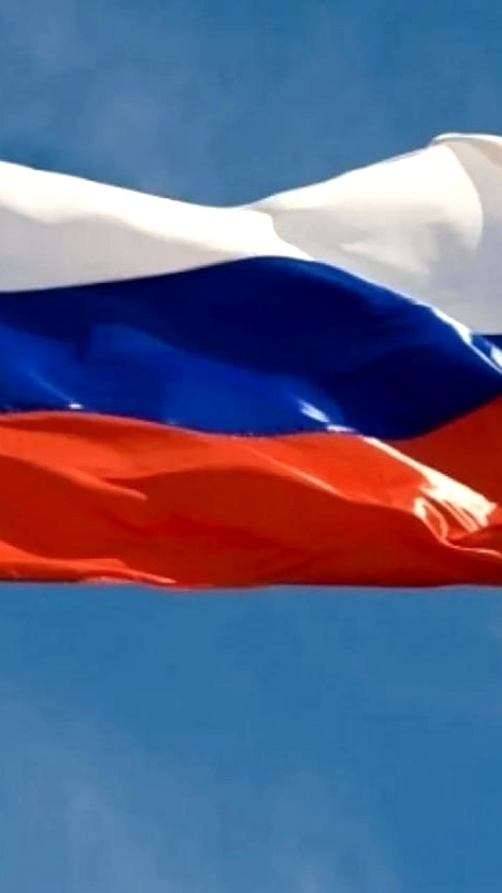В Краснодаре женщина сняла флаг РФ с поликлиники, полиция начала проверку