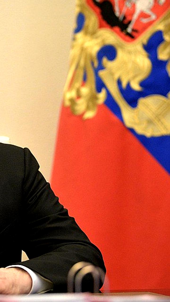Путин наградил троих омичей за достижения в разных сферах