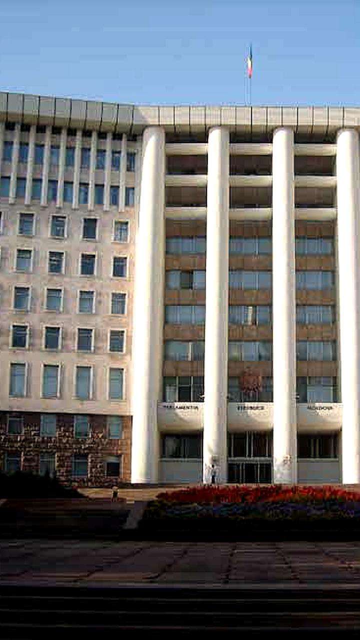 Парламент Молдовы созывает внеочередное заседание для назначения судей Конституционного суда