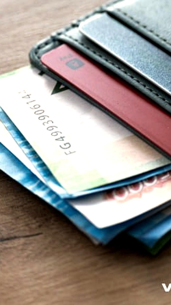 Рекордный рост зарплат в металлургии и финансовом секторе в 2025 году