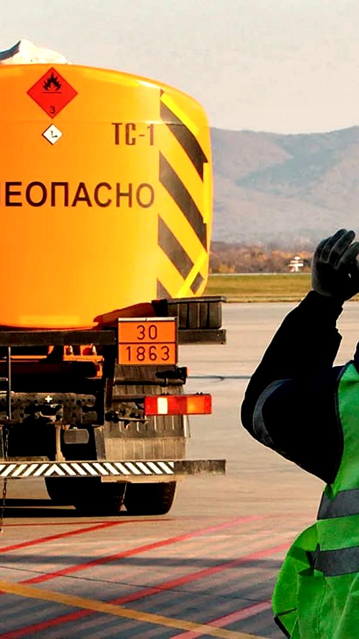 Правительство рассматривает продление запрета на экспорт бензина до сентября