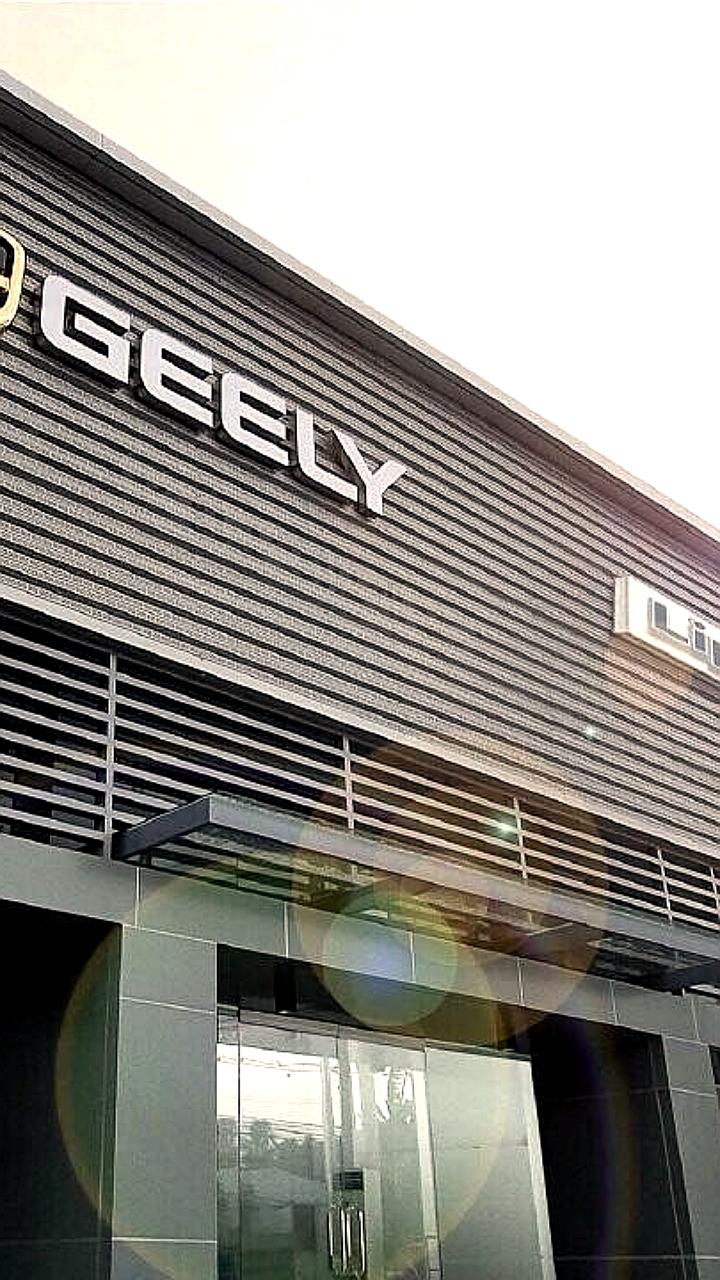 Geely демонстрирует рост выручки на 27% несмотря на снижение чистой прибыли