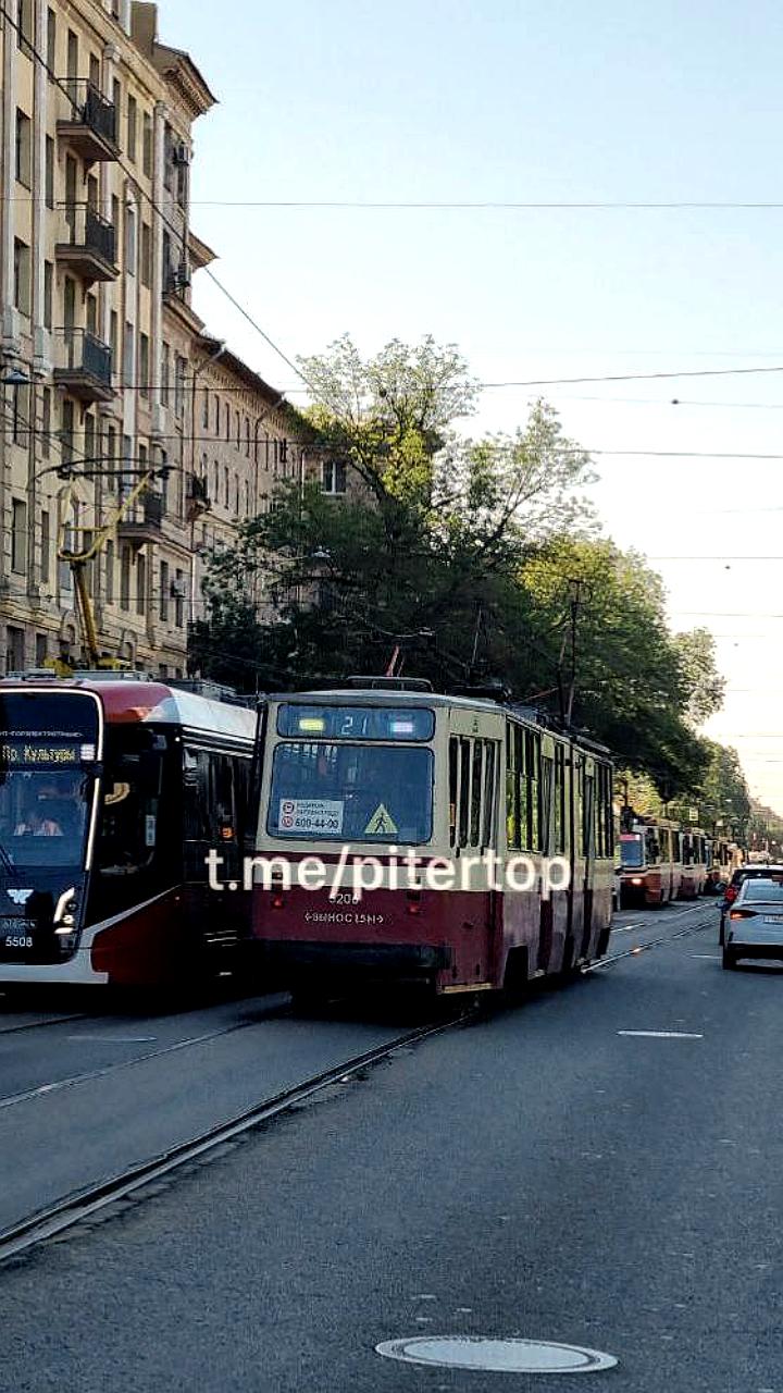 Авария в Волгограде и сбой в Омске: проблемы с электротранспортом