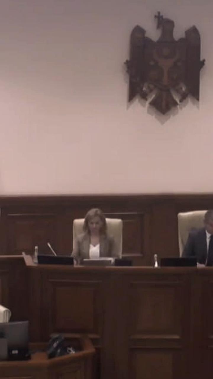 Протест оппозиции в парламенте Молдовы против назначения судей Конституционного суда