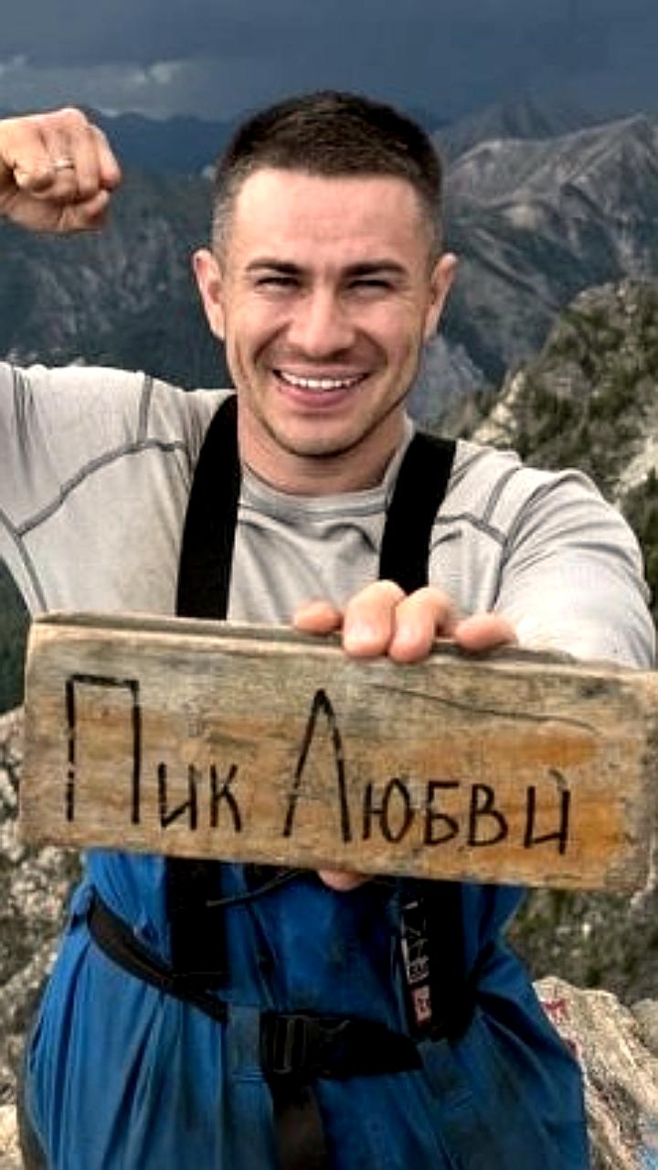 Десантник Рустам Набиев покорил Пик Любви, преодолев трудности после трагедии в Омске