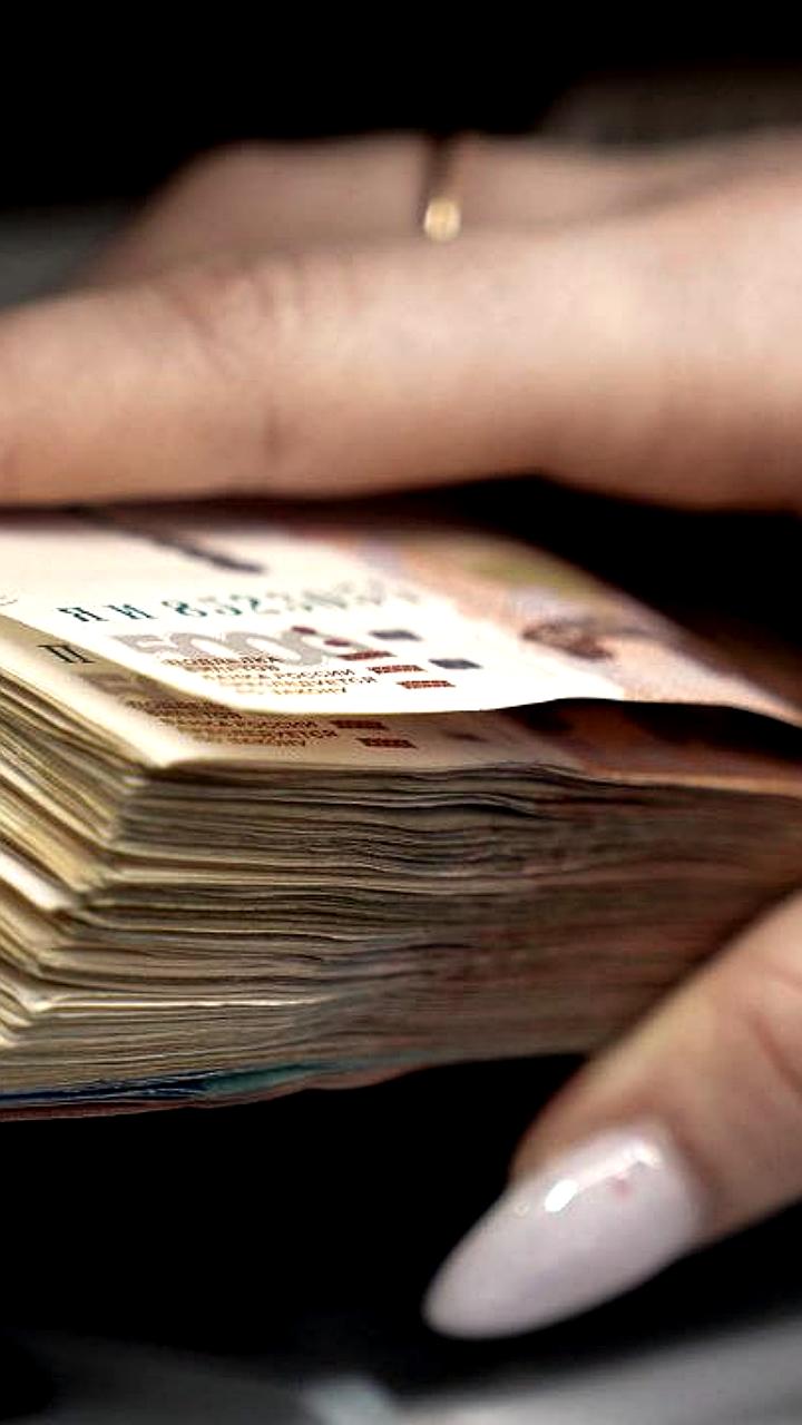 Снижение объемов потребкредитов в России на 46,5% в июле 2025 года