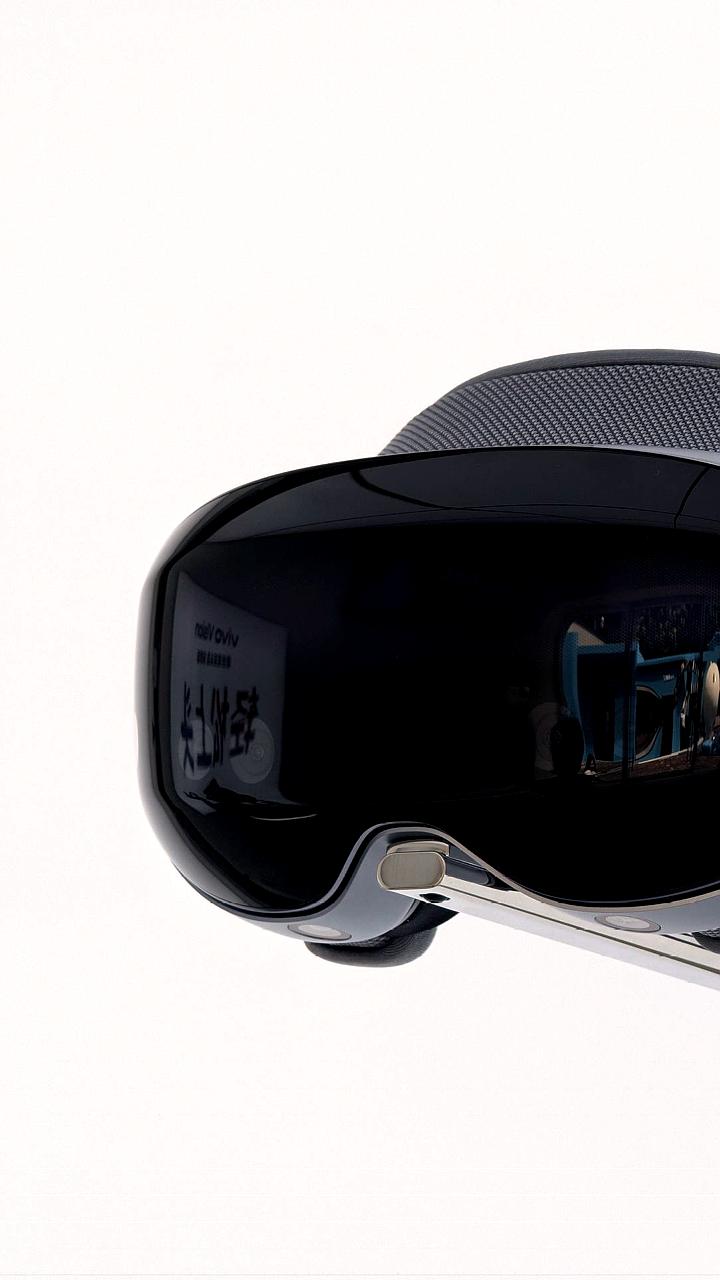 Vivo анонсировала шлем смешанной реальности Vision с поддержкой VR и управлением жестами