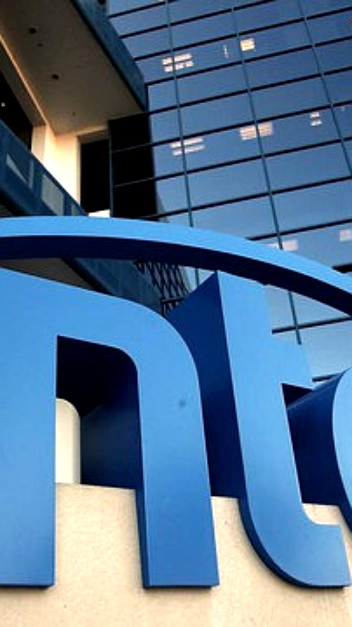 США становятся крупнейшим акционером Intel после сделки с Трампом