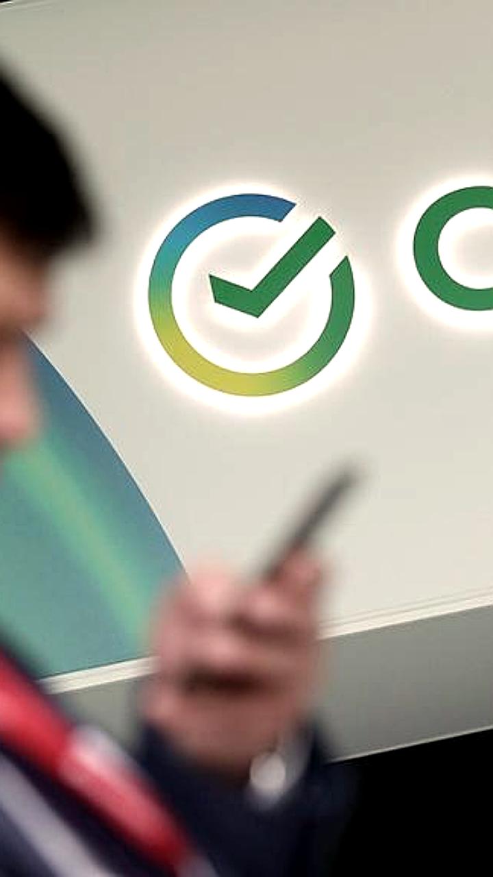 Сбер тестирует оплату iPhone на терминалах для сотрудников