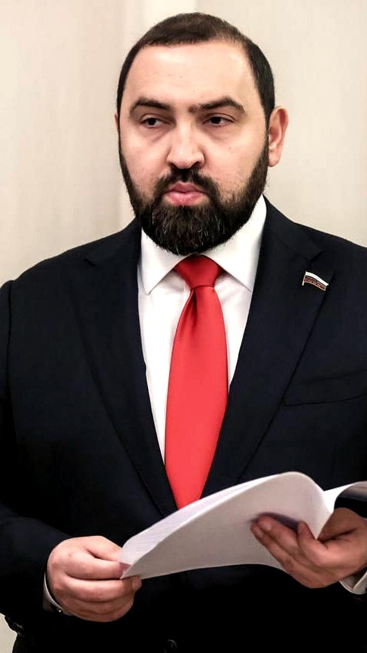 Депутат Султан Хамзаев провел прием граждан в Махачкале