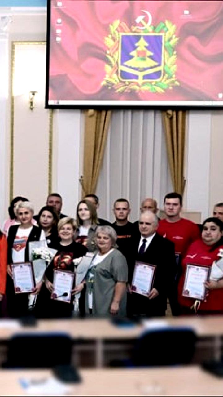 Священники проводят богослужения и доставляют гуманитарную помощь военным