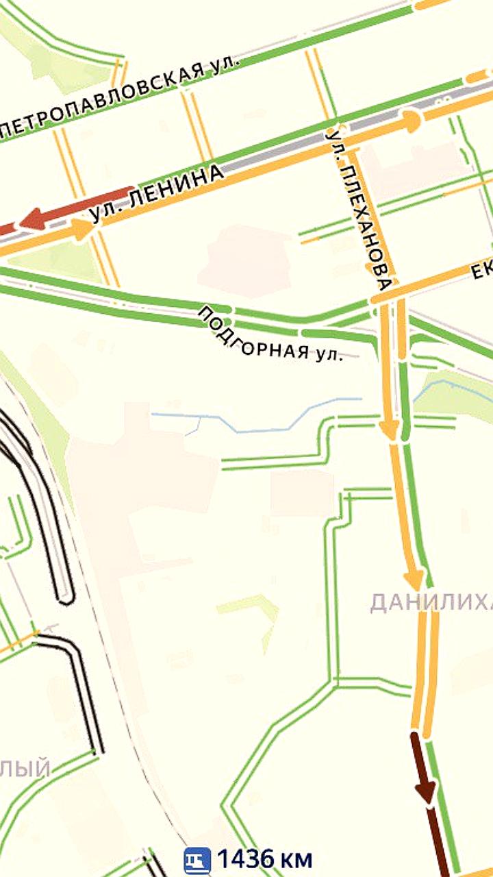 Пробка на площади Гайдара в Перми вызывает задержки в движении автобусов