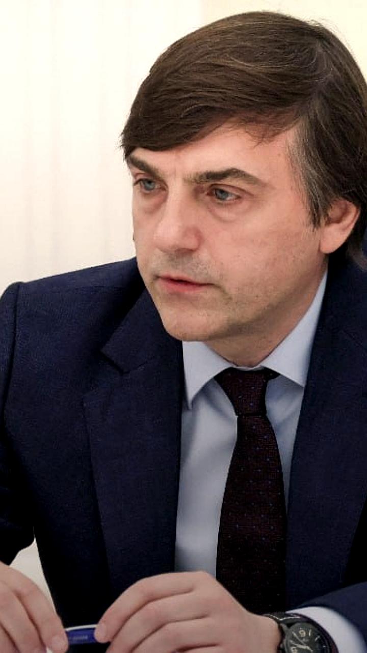 Министр просвещения России анонсировал защиту данных школьников в новом мессенджере